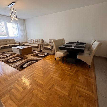Big Spacious Apartment In Pej Center With Wi-Fi Peja Kültér fotó