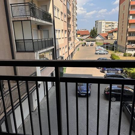 Big Spacious Apartment In Pej Center With Wi-Fi Peja Kültér fotó