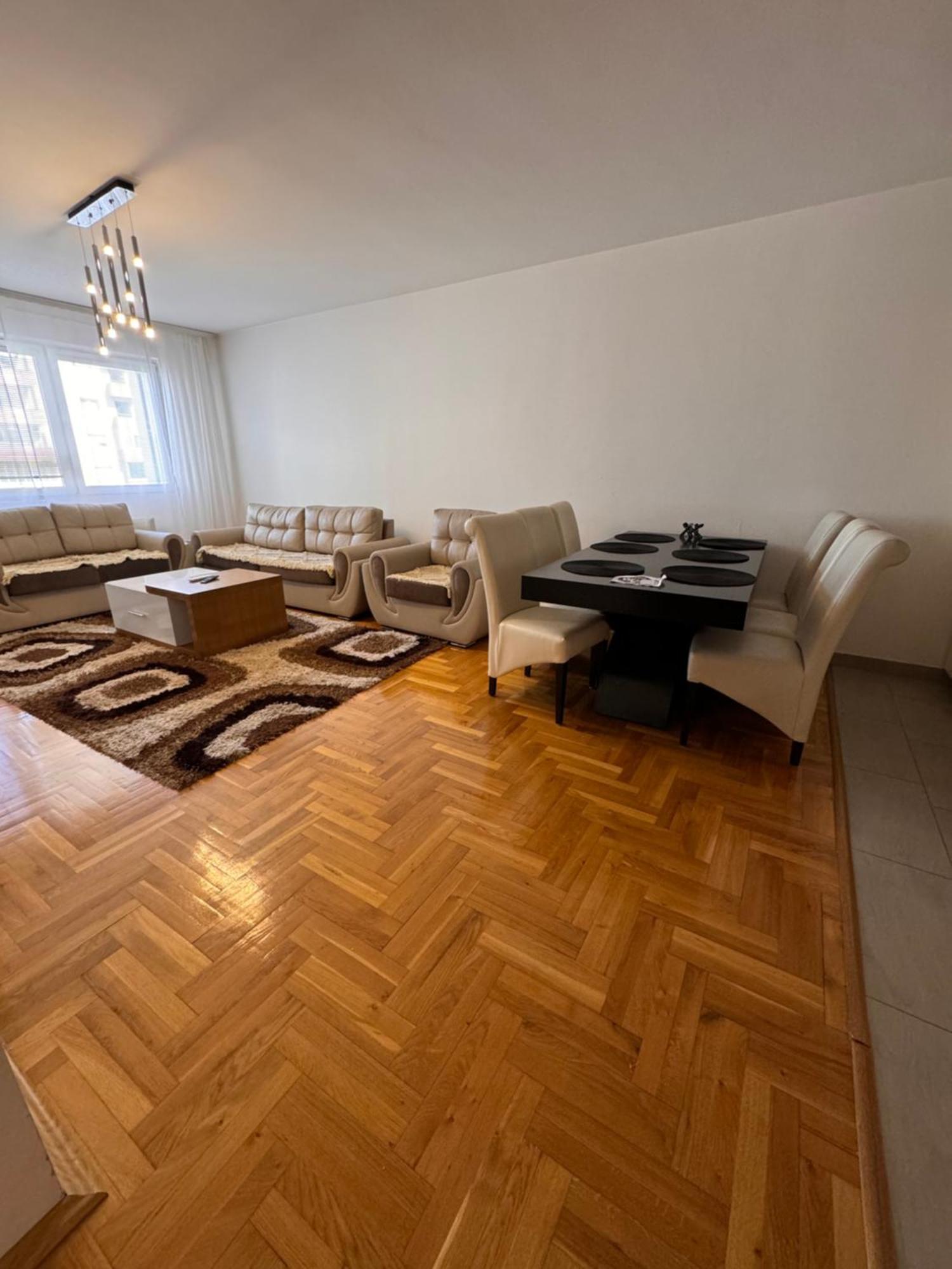 Big Spacious Apartment In Pej Center With Wi-Fi Peja Kültér fotó