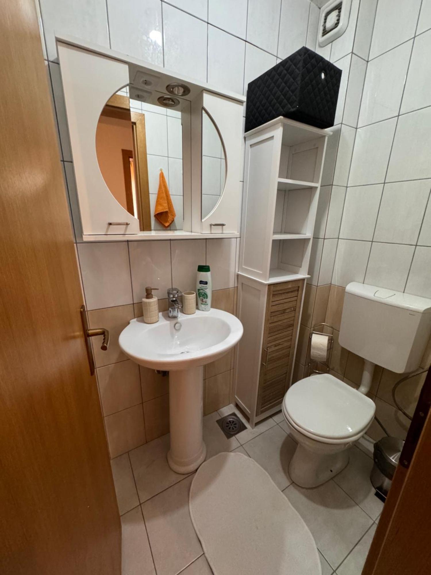 Big Spacious Apartment In Pej Center With Wi-Fi Peja Kültér fotó